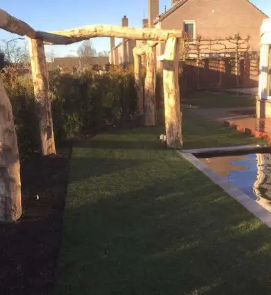 images/001-tuinaanleg-ettenleur/valkenswaard/acaciahout-pergola-maken-390x424-b1f