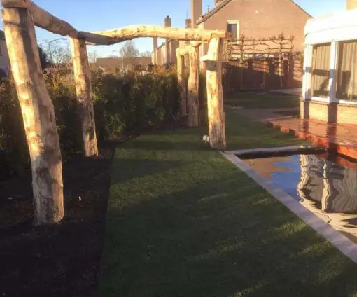 images/001-tuinaanleg-ettenleur/valkenswaard/acaciahout-pergola-maken-510x424-085