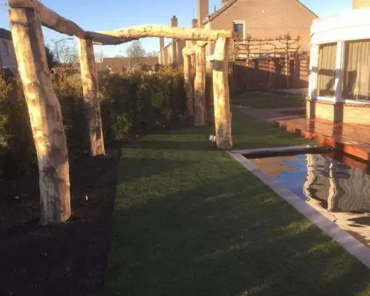 images/001-tuinaanleg-ettenleur/valkenswaard/acaciahout-pergola-maken-530x424-166