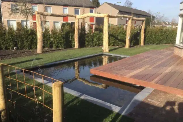 images/001-tuinaanleg-ettenleur/valkenswaard/natuurlijke-pergola-maken-hoe-doe-je-dat-Eindhoven-635x424-8e8