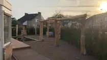images/001-tuinaanleg-ettenleur/valkenswaard/pergola-zetten-natuurlijke-palen-210x119-a9f