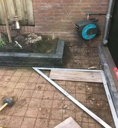 images/001-tuinaanleg-ettenleur/waalre-keramisch-tegels/keramische-tegels-herleggen-390x424-e4e