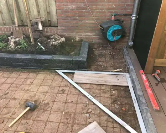 images/001-tuinaanleg-ettenleur/waalre-keramisch-tegels/keramische-tegels-herleggen-530x424-9f4