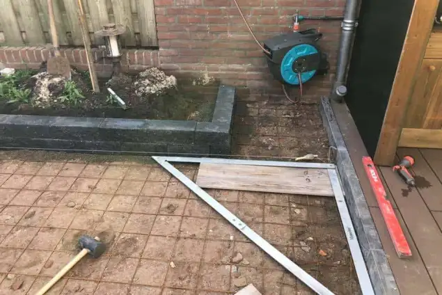 images/001-tuinaanleg-ettenleur/waalre-keramisch-tegels/keramische-tegels-herleggen-635x424-4e6