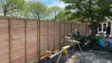 images/001-tuinaanleg-ettenleur/zweeds--potdeksel-planken-schutting/zweeds-rabat--douglashout-schutting-Vugt-160x90-6db