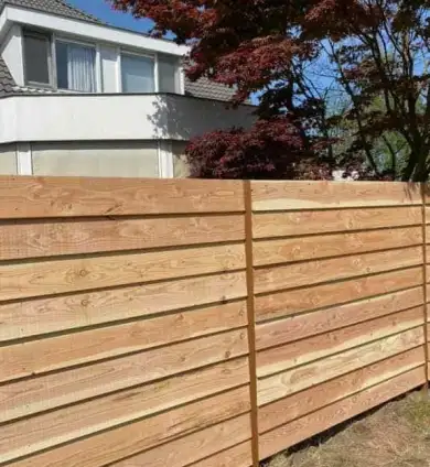 images/001-tuinaanleg-ettenleur/zweeds--potdeksel-planken-schutting/zweeds-rabat--douglashout-schutting-Vugt-Oisterwijk-390x424-248