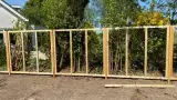 images/001-tuinaanleg-ettenleur/zweeds--potdeksel-planken-schutting/zweeds-rabat--douglashout-schutting-Vugt-Utrecht-160x90-6db