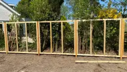 images/001-tuinaanleg-ettenleur/zweeds--potdeksel-planken-schutting/zweeds-rabat--douglashout-schutting-Vugt-Utrecht-257x145-208