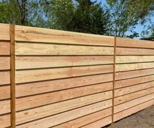 images/001-tuinaanleg-ettenleur/zweeds--potdeksel-planken-schutting/zweeds-rabat-schutting-Breda-510x424-fac