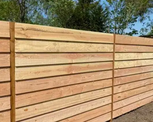 images/001-tuinaanleg-ettenleur/zweeds--potdeksel-planken-schutting/zweeds-rabat-schutting-Breda-530x424-72c