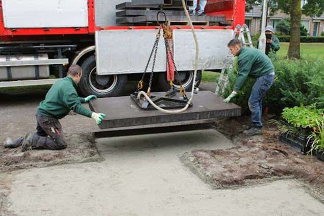 leggen van strakke betontegels 100x200x10 modern design kleine voortuin achtertuin Dongen Breda Tilburg Oisterwijk Moergestel