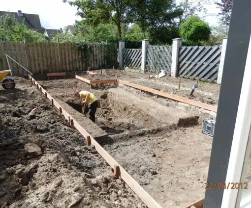 images/004regenwulp/stellen van kantplanken voor een strakke vijver-510x424-c11