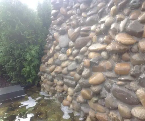 images/004regenwulp/waterval met maaskeien in breda -510x424-343