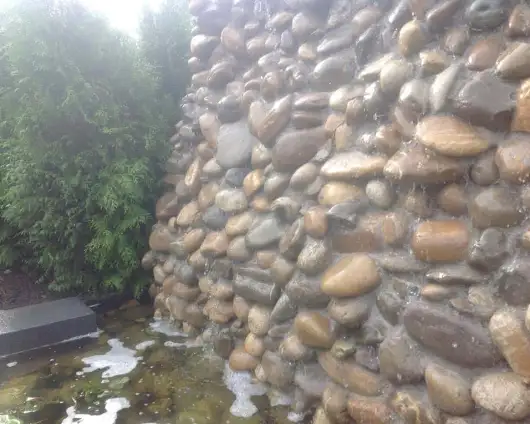 images/004regenwulp/waterval met maaskeien in breda -530x424-4bb
