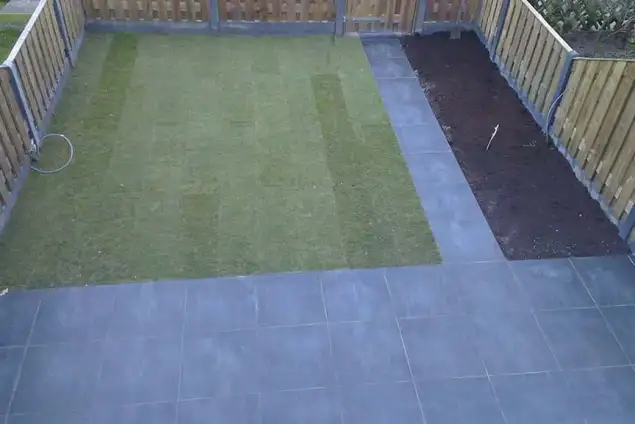 images/022 andre/leggen van gebakken tegels buiten in een achtertuin-635x424-d17
