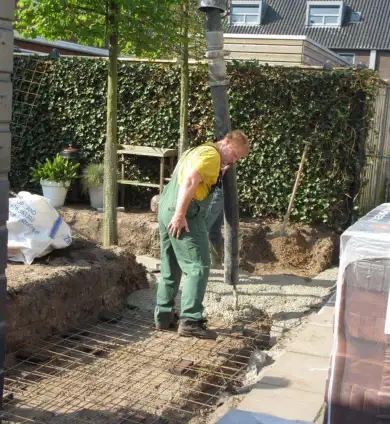 images/026 verboven/Beton storten voor een vijver hoe leg ik een strakke vijver aan-390x424-865