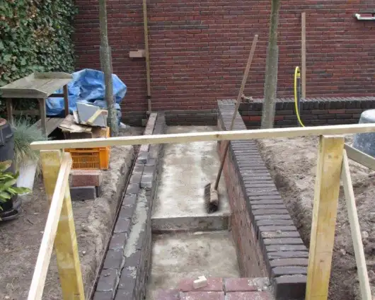 images/026 verboven/het metselen van een strakke vijver in dongen-530x424-336