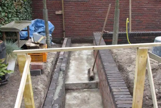 images/026 verboven/het metselen van een strakke vijver in dongen-635x424-e8f