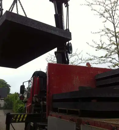 images/026 verboven/leggen van beton platen met zuignap-390x424-c6d