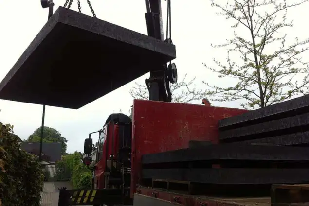 images/026 verboven/leggen van beton platen met zuignap-635x424-3f3