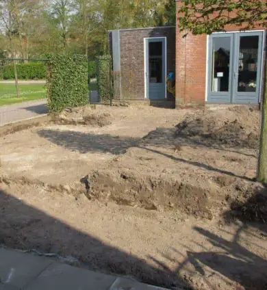 images/026 verboven/uitgraven grond werk voor een achtertuin Dongen-390x424-c6d