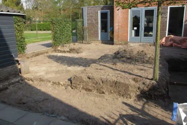 images/026 verboven/uitgraven grond werk voor een achtertuin Dongen-635x424-3f3