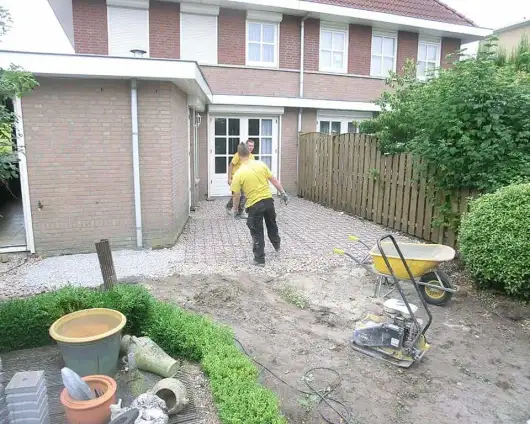images/034 tiel ron/foto vooebeelden van leggen keramische buitentegels 60x60x2 met de juiste ondegrond-530x424-ac6