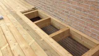 Planken dakbeschot voor een tuinoverkapping met tuinschuur