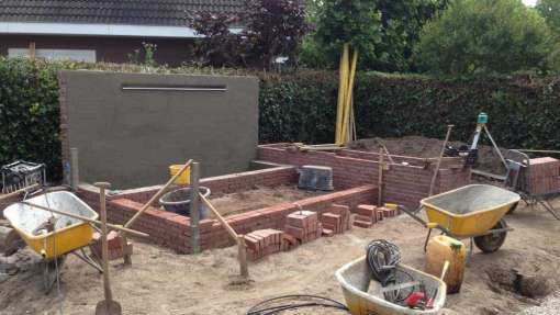 Tuinrenovatie in Helmond met keramische buitentegels.