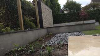 Tuinrenovatie in Helmond met keramische buitentegels.