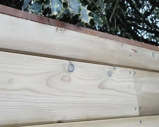 images/5 hardhouten afdeklat op een dichte schutting tuinafscheiding. eersel esbeek hilvarenbeek oirschot moergestel-530x424-500