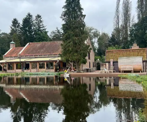 images/jaap-dool/tuin-aanleggen-met-zwemijver-en-koivijver-gebakken-straatwerk-hovenier-4-510x424-dde