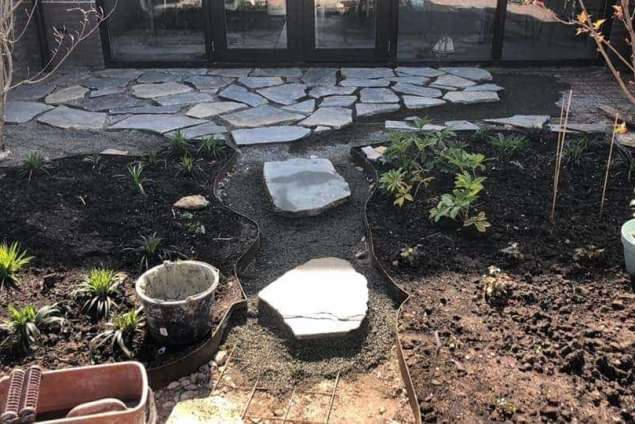 flagstone leggen buiten in de tuin welke vakman? en waar moet je op letten om flagstone te laten leggen 