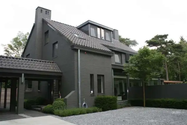 images/malherbe/moderne strakke oprit met split en betonplaten moderne tuinontwerpen-635x424-d17