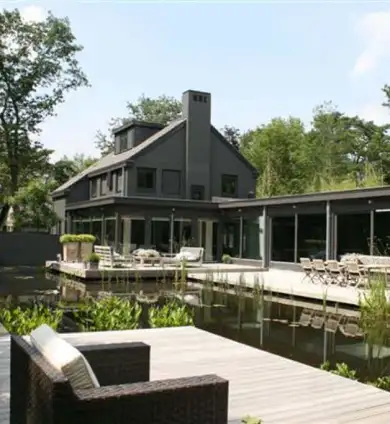 images/malherbe/moderne vijver met hardhouten zwevende vlonders in noordbrabant tilbrug -390x424-f30
