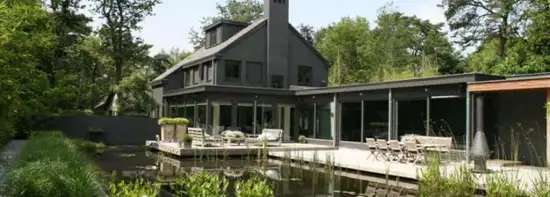 images/malherbe/moderne vijver met hardhouten zwevende vlonders in noordbrabant tilbrug -550x197-578