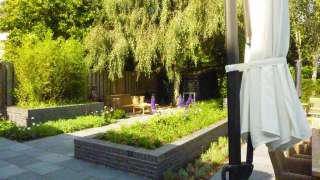 strakke tuin in de wijk de blaak in tilburg hovenier met naturel black 40*60