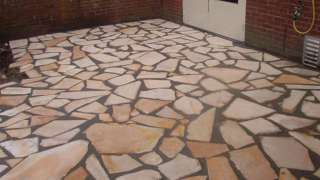 invoegen flagstones terras de voeg is ingevoegd met cement verhouding 25 kilo zand en 25 kilo cement.