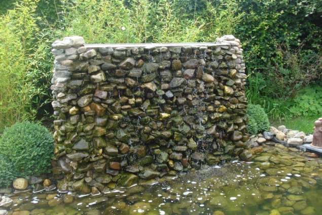 watermuur van maaskeien in tilburg hovenier brabant