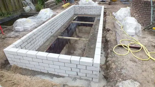 images/renee vijver/3 uitzetten en storten beton voor een strakke vijver-510x287-dcf