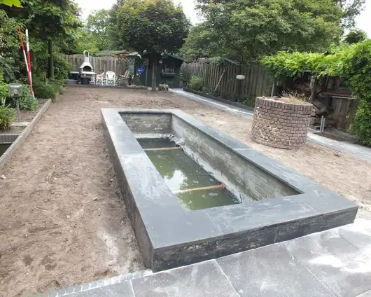images/renee vijver/5 vast metselen vijver rand in vught op een strakke vijver hovenier-530x424-a9d