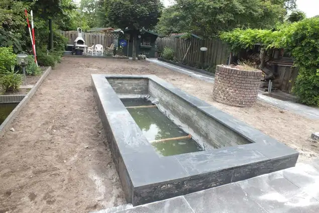 images/renee vijver/5 vast metselen vijver rand in vught op een strakke vijver hovenier-635x424-1d3