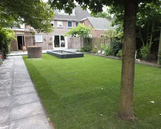 images/renee vijver/leggen van een schellevis tegel 60x60x5 pad naar achtertuin-530x424-a9d