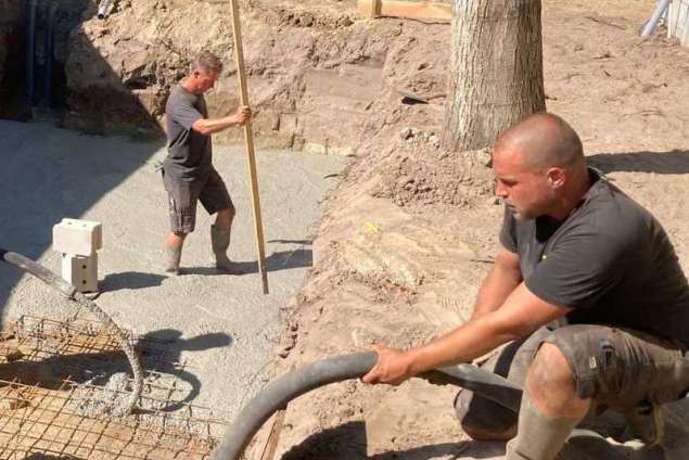 Rob, sinds kort werkzaam bij A. van Spelde hoveniers. Hovenier en vijverspecialist