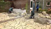 images/vlaardingen/leggen van flagstonen op een betonvloer de flagstones liggen in een cementdekvloer-210x119-d50