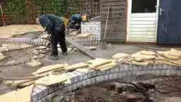 images/vlaardingen/uitzetten tuin bepalen hoogtes en leggen van flagstones-257x145-034