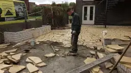 images/vlaardingen/vastzetten flagstones op een muur-257x145-034