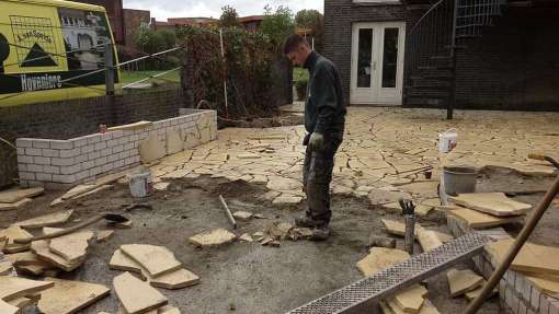 tuin met flagstones 