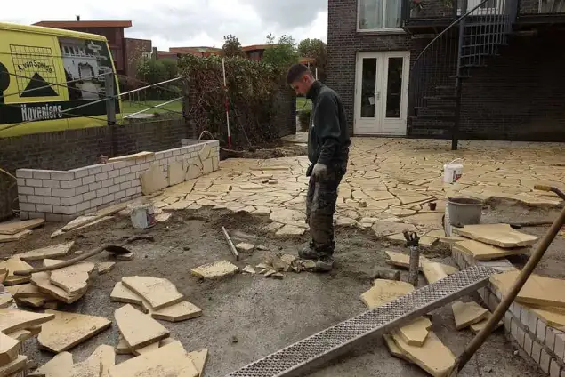 images/vlaardingen/vastzetten flagstones op een muur-635x424-360