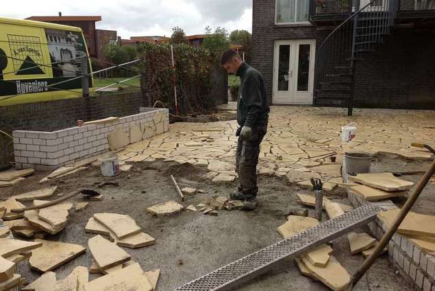 tuin met flagstones 